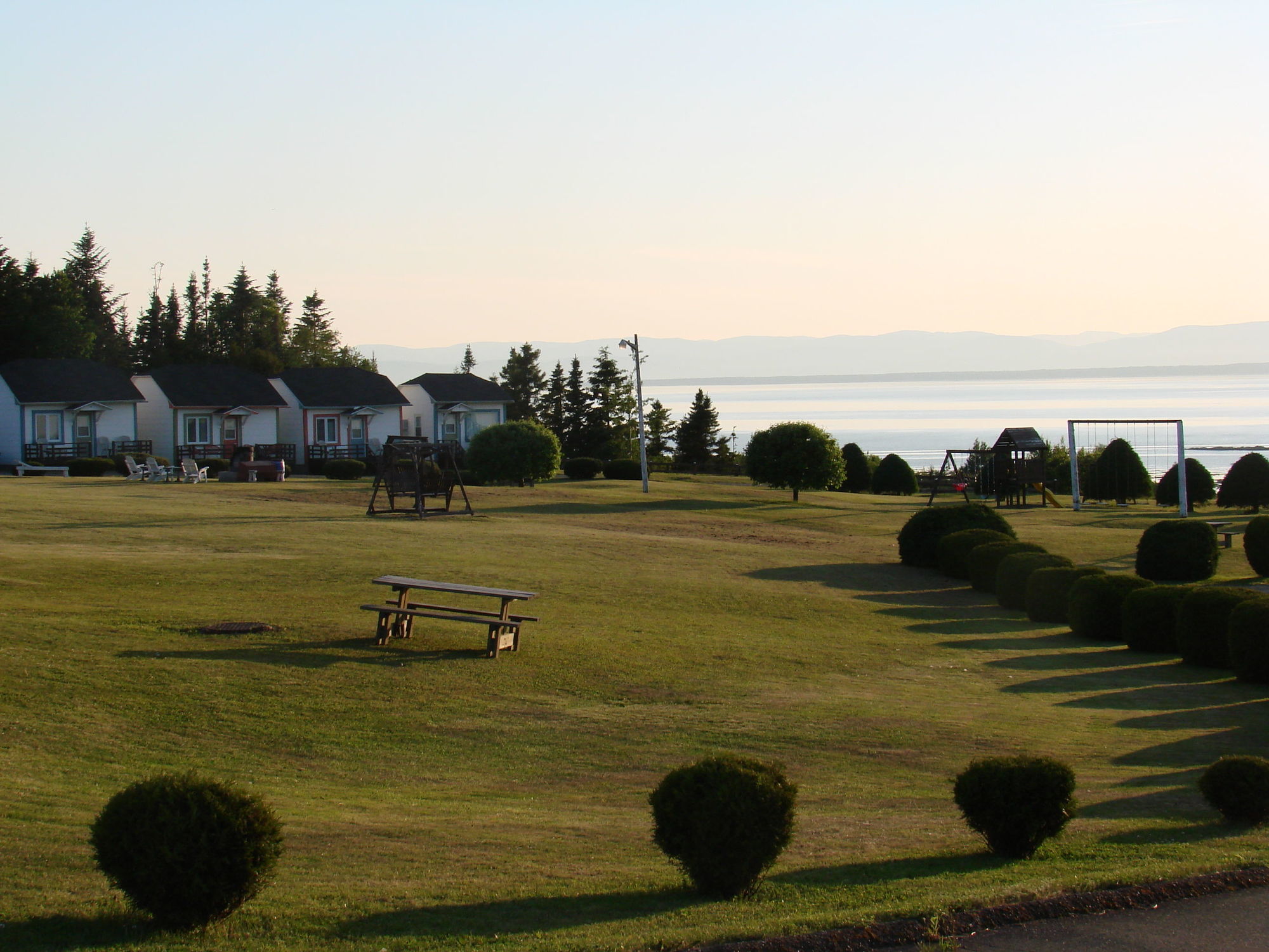 Motel Au Fleuve D'Argent Rivière-du-Loup Buitenkant foto