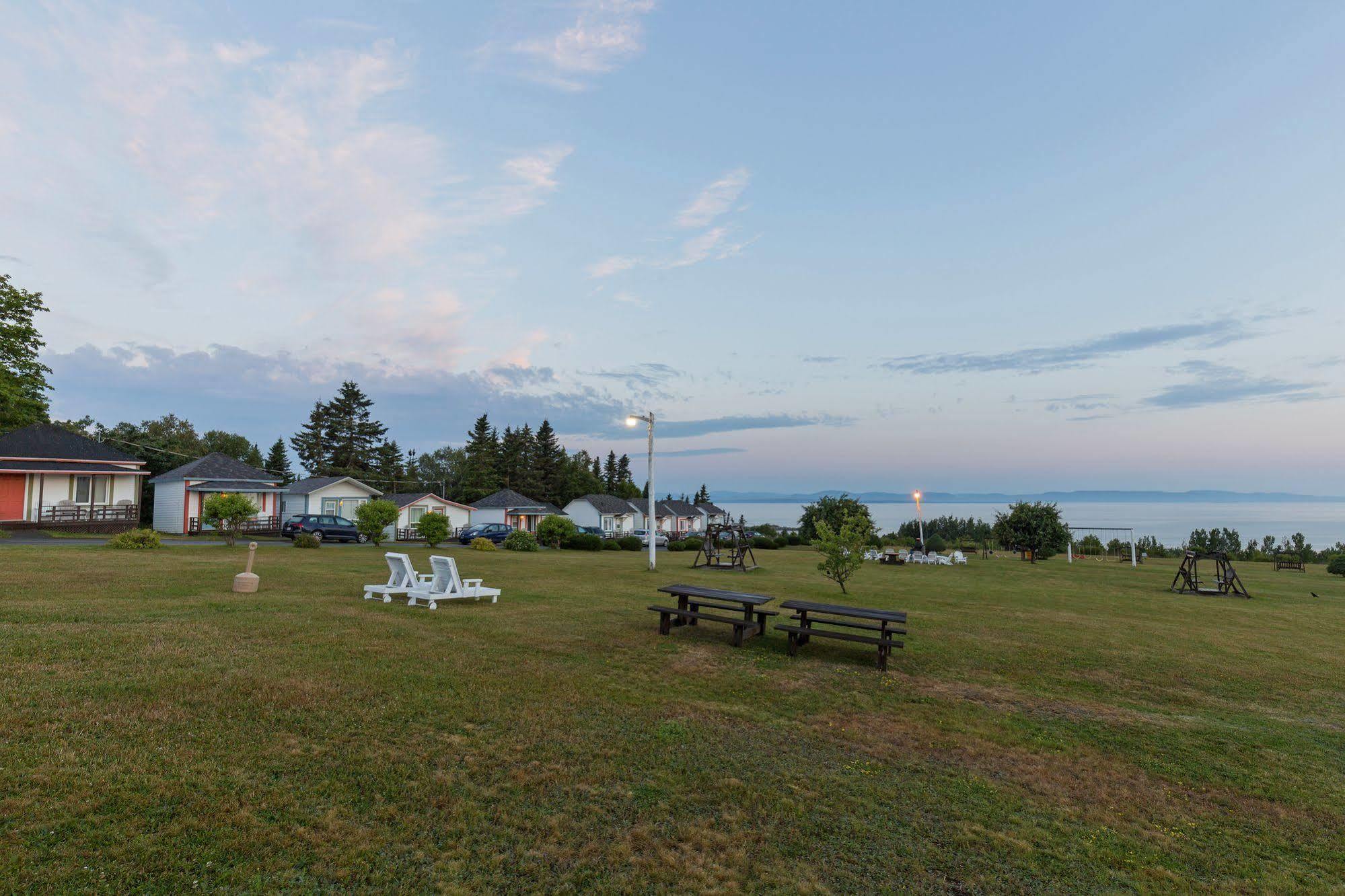 Motel Au Fleuve D'Argent Rivière-du-Loup Buitenkant foto