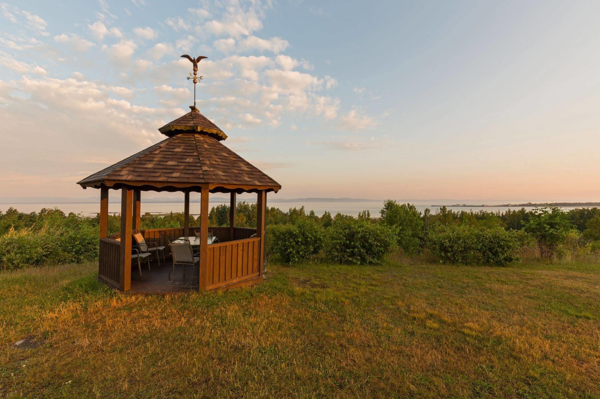 Motel Au Fleuve D'Argent Rivière-du-Loup Buitenkant foto